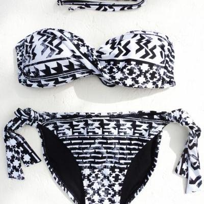 Beach style Bikini twisted graphic colour Black & White