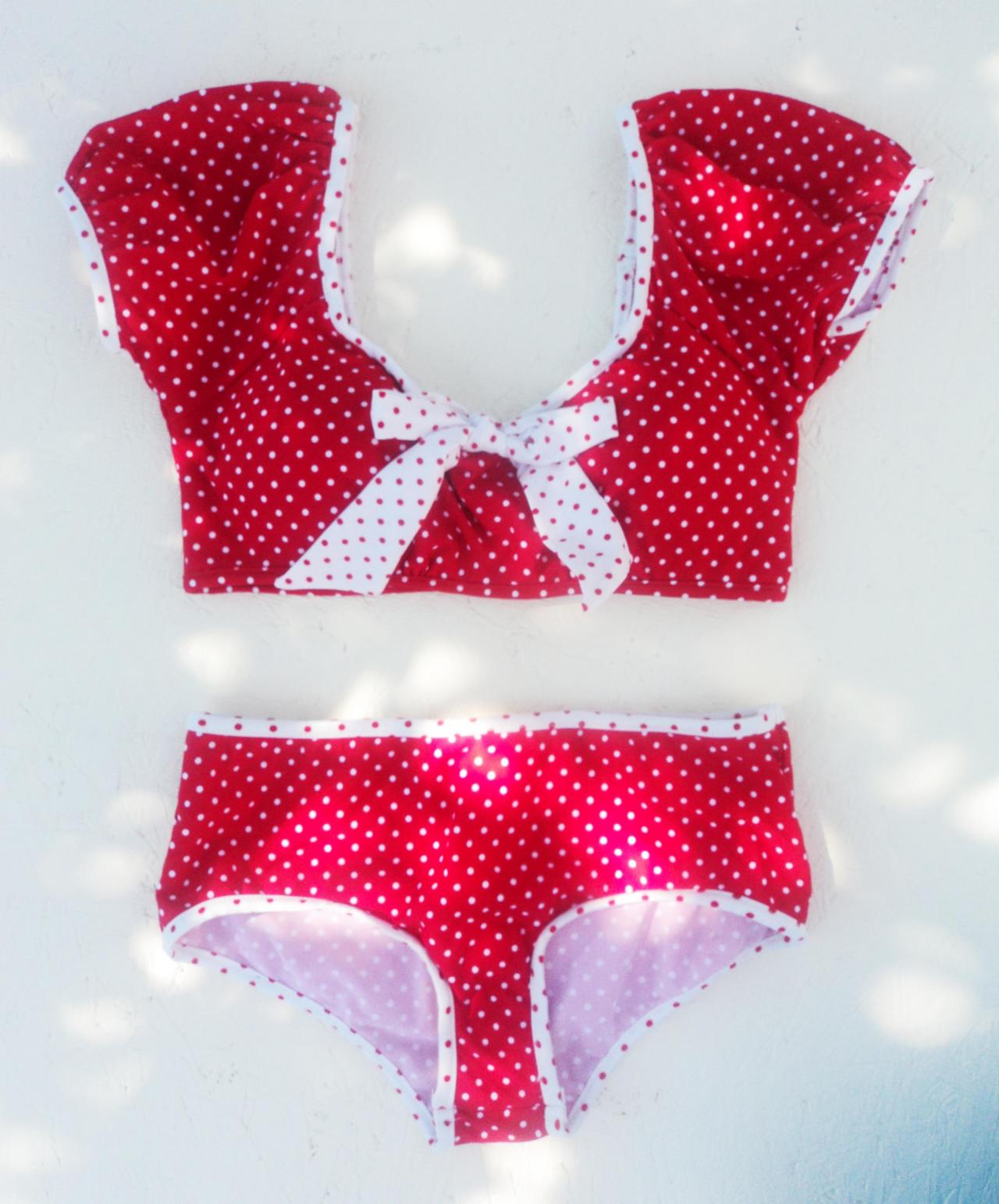 !! Cute & Playful Crop Top Design Two Pieces Bikini For Polka Dots Lovers!
