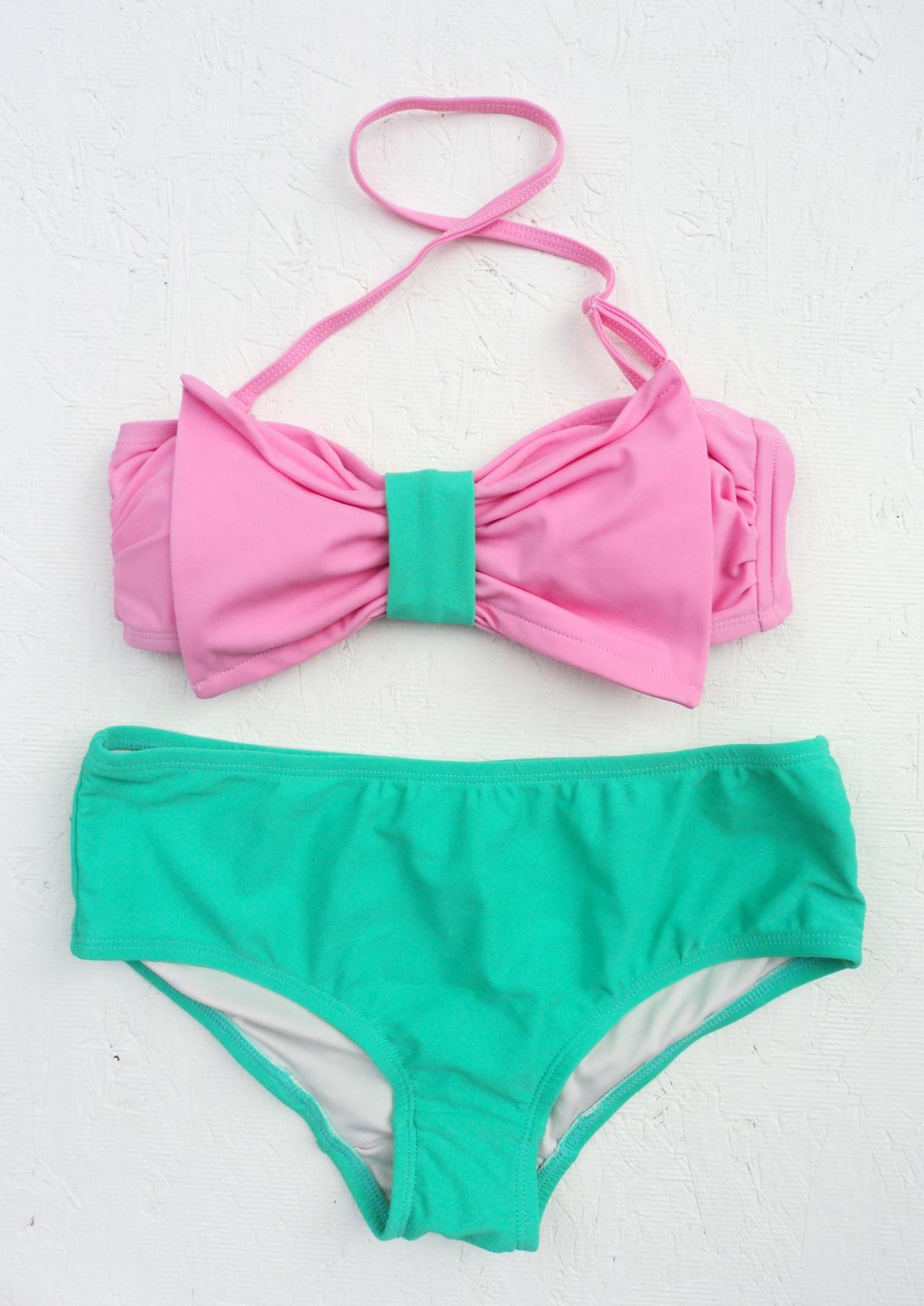 !! Beautiful, Fun & Pretty Two Pieces // Contrasted Colour // Bow Top With Medium Waist Bottom